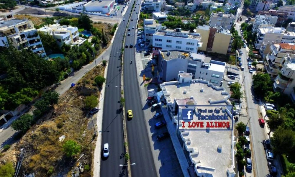 Λεωφόρος Αλίμου: Καραμπόλα με επτά οχήματα- Έχουν τραυματιστεί 2 άτομα